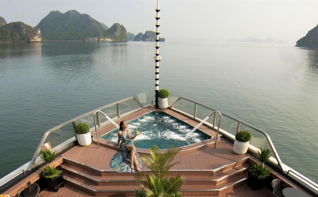 Calista Cruise Halong Bay photo 2