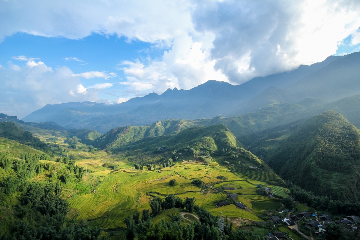 Sapa & Bac Ha Market Highlights Tour 4 Days
