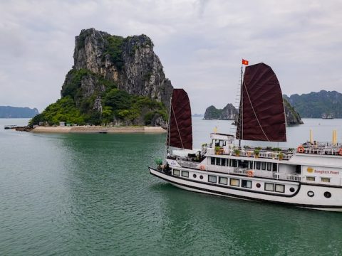Dragon Pearl Junk – Vietnam City Breaks