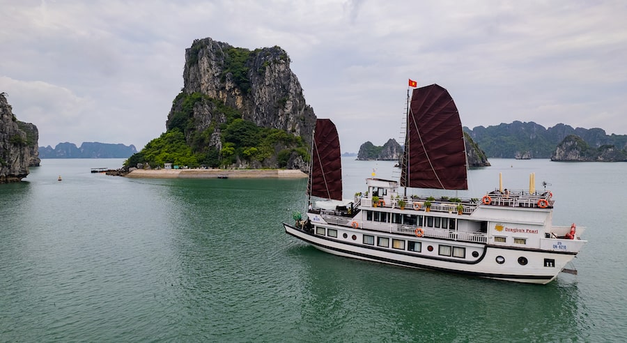 Dragon Pearl Junk – Bai Tu Long Bay – Vietnam Xin Chao