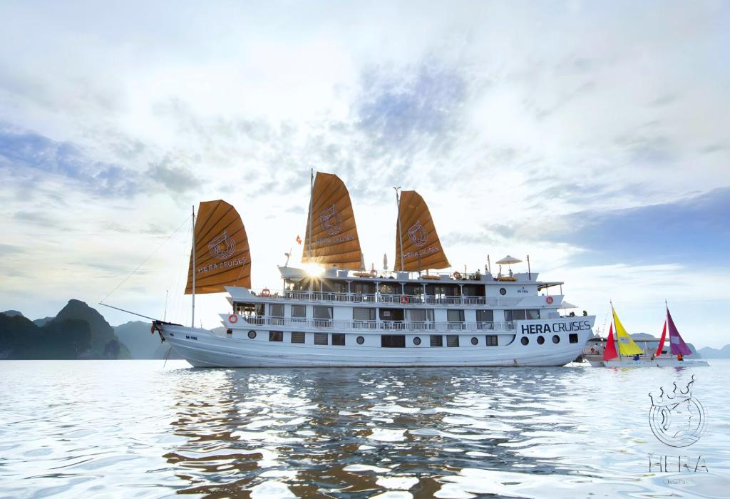 Hera Grand Luxury Cruise – Halong Bay – Vietnam Xin Chao